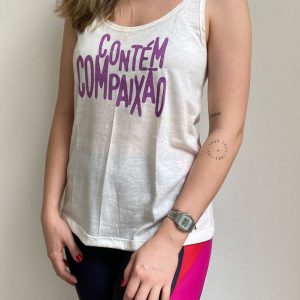 Doe R$ 130 e ganhe uma camiseta regata feminina branca "Contém Compaixão"